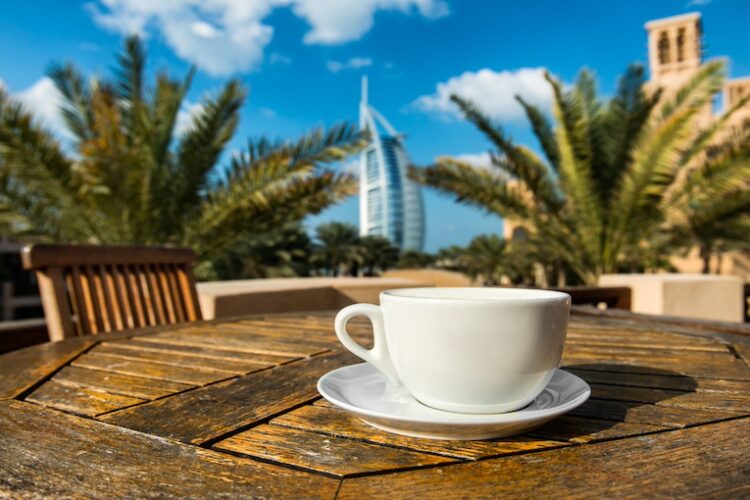 Dubai’de Kahve Dükkanı Açma Rehberi – Adım Adım İş Kuruluş Süreci